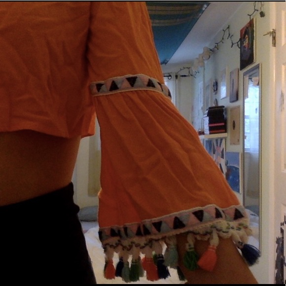 SOLD Off-the-shoulder orange crop 😍 - Picture 4 of 4